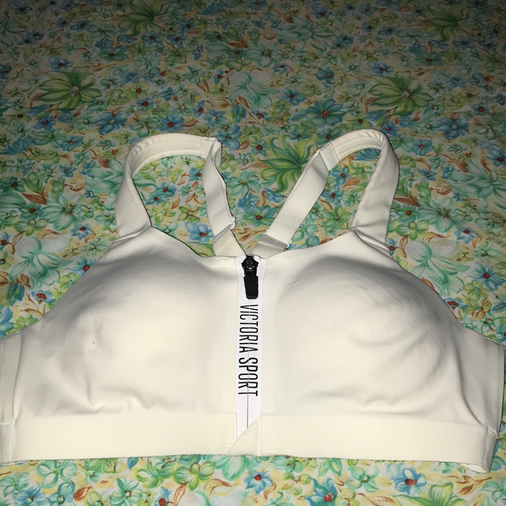 White & black Victoria sport padded bra (34B)